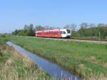 Dieseltriebwagen von Stadler GTW (Arriva) mit ARR 8417 Groningen-Leer bei Waterhuizen am 8-5-2008.