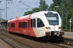 Arriva Stadler bei der Ausfahrt im Bahnhof Leer(Ostfriesland)5.6.2011