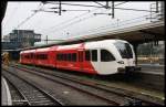 Den nördlichen Streckenast um Groningen und die Bahnstrecke nach Leer beherrschen derzeit die Stadler Triebwagen von Arriva. Am 13.07.2015 stand der dreiteilige VT 322 im Central Bahnhof von Groningen.