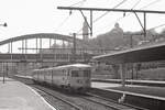 Gegenlichtfoto des NS 180 bei seiner Ankunft in Liège Guillemins als Zug 3262 (Maastricht - Liège Guillemins), 29.04.1984. Scan (Ilford FP4).