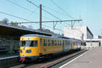 NS 180 steht abfahrtbereit in Liège Guillemins am 29.04.1984 als Zug 3212 (Liège G. - Maastricht). Scan (KodacolorII).