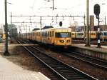 DEII 183 mit normale Front und Regionalzug 7847 Apeldoorn-Zutphen auf Bahnhof Zutphen am 28-2-1995. Bild und scan: Date Jan de Vries.
