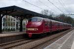 Die NSM 114 ist mit  Heimwee Express  unterwegs von Maarn Gbf nach Utrecht Maliebaan, hier bei Durchfahrt von Driebergen Zeist am 07 04 2012.