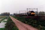 Lok 1111 mit CFL Wagen als  Tulpen Express  von Luxemburg nach Lisse (Keukenhof) fotgrafiert bei Leiden am 30-04-1995.