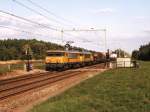 Drei Loks (1611 + 1607 + 1117) und 25 wagens als Gterzug 54500 Arnhem-Kijfhoek unterwegs bei Ginkel am 4-5-1998.