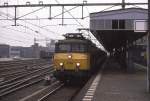 Am 21.1.1989 hält NS Elektrolok 1138 um 11.00 Uhr mit einem IC nach Enschede  am Bahnsteig in Hengelo.