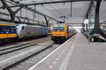 Zugkreuzung von ICD950 Amsterdam - Breda (mitte) und IC9247 Brüssel - Amsterdam am 08.08.2016 in Rotterdam Centraal.