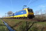 Froschblick auf NS 186 032 samt IC-Direct beim durchfahren von Boxtel am 24 Februar 2021.