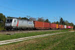 186 034 Akiem Metrans zieht Container in Richtung München bei Eglharting am 26.09.26.