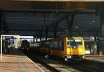 Ein Holländischer Doppeldecker von Rotterdam-Centraal(NL) nach Amersfoort-Schothorst(NL) und auf dem Nebengleis ist eine 186 006 von NS steht mit einem Schnellzug aus Breda(NL) nach Amsterdam-Ceentraal(NL).
Aufgenommen in Rotterdam-Ceentraal(NL) bei Sonnenschein am Nachmittag vom  4.1.2015.