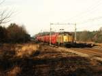 Hier ist die 1217 mit Gterzug 45121 Beverwijk-Hagen Vorhalle bei Ginkel unterwegs am 13-1-1997.