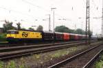 1309 (Nederlandse Spoorwegen) mit Gterzug 49120 Voerde-Amsterdam Westhaven auf Bahnhof Emmerich am 15-7-1998.