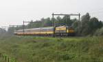 Oldtimer NS 1501 ist am 14.10.2006 noch einmal im Personenzugdienst
eingesetzt. Die Lok zieht einen IC bei Brummen in Richtung Zuitphen.
Am Zugschluss hngt die ACTS 1235. 