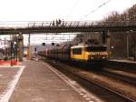 1642 mit Gterzug 48121 Amsterdam Westhaven-Voerde auf Bahnhof Arnhem am 17-3-1998.