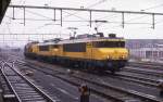 Am 15.3.1989 stand dieser Lokzug im niederlndischen Bahnhof Hengelo:
1647 + 1649 + 1215