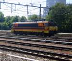 RRF 4402 steht auf dem abstellgleis in Sittard(NL). Aufgenommen vom Bahnsteig 2 in Sittard(NL). 
Bei Sommerwetter am Nachmittag vom 5.6.2015.