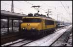 NS 1650 setzt am 16.2.1991 um 13.05 Uhr im Bahnhof Emmerich um.
