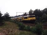 1704 und Doppelstockwagen 7412 mit Regionalzug 5651 Utrecht CS-Zwolle bei Soestduinen am 12-6-1999.