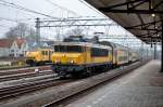 NS Plan V 945 und NS E 1707 mit doppel fhrt ein in Bf Haarlem am 01.03 2011