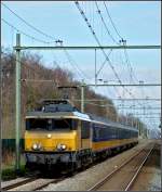 Die 1760 kommt am 09.03.2010 mit einem IC Zwolle-Roosendaal im Bahnhof von Etten-Leur an.