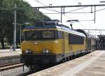 Die NS E 1704 mit heit wegen bauarbeiten ein pendel Amsterdam - Beverwijk am 04.06 2011.