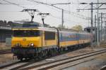 E-Lok 1749 schiebt einen Zug von IC-R in die Waschanlage vom Bhf Maastricht.