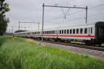 Lok 1748 mit Internationaler DB Zug aus Berlin im richtung Schiphol bei Soest NL.
27-06-2013