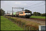 Mit einem Tankwagenzug ist hier bei Teuge die Locon 1837 am 4.10.2023 um 11.18 Uhr von Apeldoorn in Richtung Deventer unterwegs.