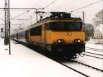 1857 mit IR 2344 IJsselmeer Berlin Ostbahnhof-Schiphol auf Bahnhof Bad Bentheim am 28-12-2000.