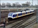 Ein Stoptrein nach Den Haag Centraal fhrt am 10.03.2011 in den Bahnhof von Lage Zwaluwe ein.