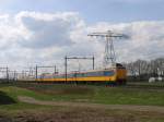 Koploper 4075 und zwei weitere Koplopers mit IC 545 Den Haag CS-Groningen bei Herfte am 2-4-2010.