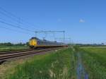 Koplopers 4235 und 4203 mit IC 744 Groningen-Schiphol bei Haren am 4-6-2010.