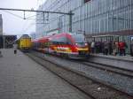 Der ICM Koploper neber der Deutsche Talent im Bahnhof Enschede.