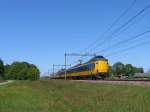 Koplopers 4031 und 4091 mit IC 752 Groningen-Schiphol bei Tynaarlo am 4-6-2010.