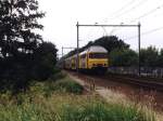 7845 mit Eilzug 5847 Amsterdam CS-Amersfoort bei Baarn am 12-6-1999. Bild und scan: Date Jan de Vries.