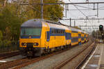 DDZ Garnitur bei der Einfahrt im Bahnhof Gouda als Intercity nach Den Haag Centraal, am 04.11.2022.