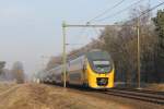 VIRM 8647 mit IC IC 1952 Venlo-Den Haag CS bei Vlierden am 30-3-2013.