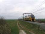 Ein V-IRM zwischen Zwolle und Leeuwarden bei Nijeholtwolde am 11-4-2010.