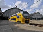 Ein vierteiliger VIRM mit zug nach Utrecht bei Ausfahrt von Amsterdam CS am 18.06 2011.