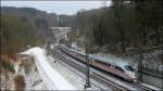 Kalt erwischt! Der ICE 3 der Nederlandse Spoorwegen(NS) auf seiner Fahrt nach Brüssel (B) von Frankfurt kommend, hier zu sehen am Buschtunnel unweit der deutsch-belgischen Grenze im Preußwald bei Aachen am 21.01.2016.