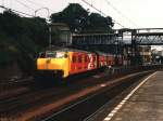 3027 mit Postzug 50602 Arnhem-Utrecht auf Bahnhof Arnhem am 26-6-1996.