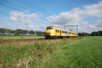 Die alte 964 von der NS fahrt am 12/09/09 mit ein regionalzug von Zwolle nach Emmen durch die schnen Umgebung in der Nhe von Dalfsen.