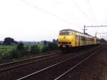 467 und 810 mit Regionalzug Amersfoort-Baarn bei Baarn am 12-6-1999.