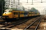 Plan V 401 und 420 mit Regionalzug 4448 Den Bosch-Arnhem auf Bahnhof Arnhem am 26-6-1996.