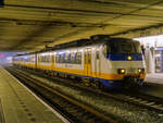 Triebzug 2946 steht als Sprinter in Utrecht Centraal, 13.12.2018.