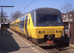 NS 2101 wartet am Bahnsteig in Zwolle am 10.03.1996, 12.58u.
