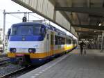 Sprinter 2947 mit Regional von Amersfoort nach Amsterdam CS hier in Muiderpoort am 02.04 2011.