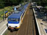 Sprinterzug 2938 und Schwester als Sprinter hlt an Haltestelle Bussum-zuid fr Hilversum-Amersfoort am 23.7.12