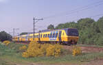 NS 2107 + 2106 als Zug 8035 (Zwolle - Emmen) bei Mariënberg, 12.05.1998, 12.20u.