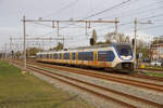 SLT Triebzug verlässt Bahnhof Zaandam als Sprinter nach Uitgeest, am 03.11.2022.